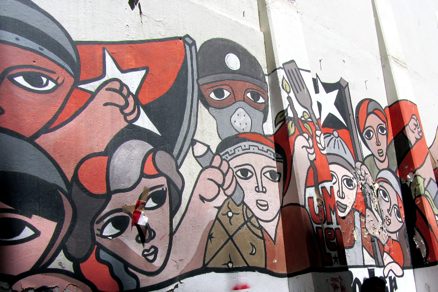 Grafiti pintado por las Unidades Muralistas Luchador Ernesto Miranda (UMLEM) de Chile el sábado 4 de junio de 2011